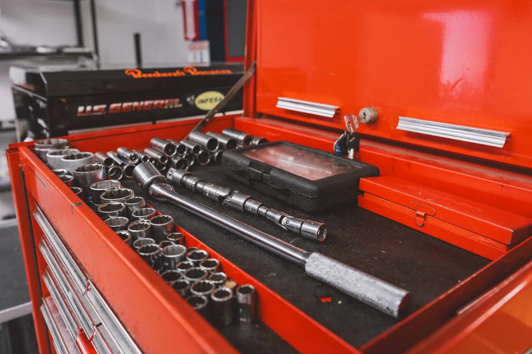 Engine Shop at Aerocorp — photograph 3