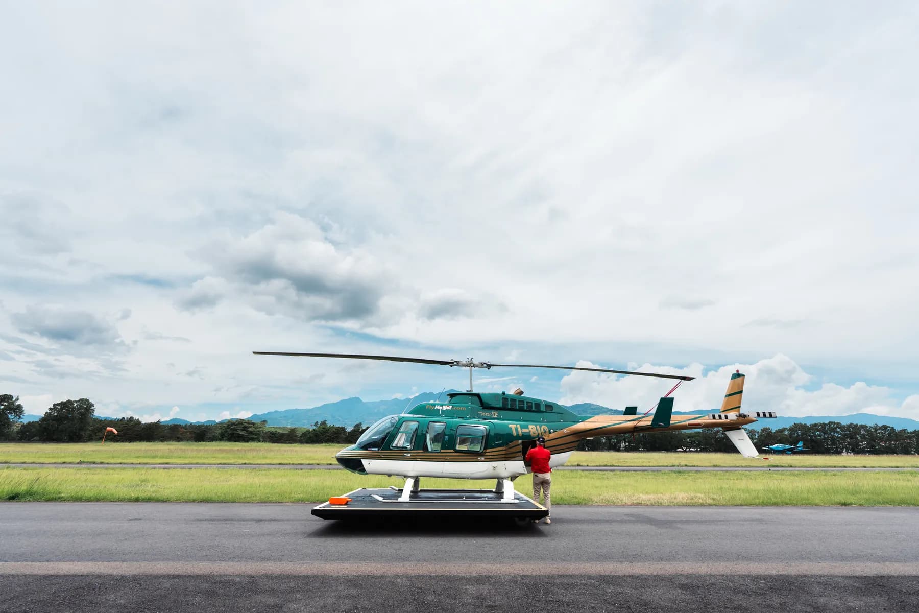 Rotary Wing at Aerocorp — photograph 23
